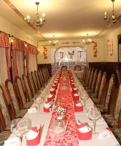 Magyar Csarda Es Vendeghaz 住宿加早餐酒店 3*